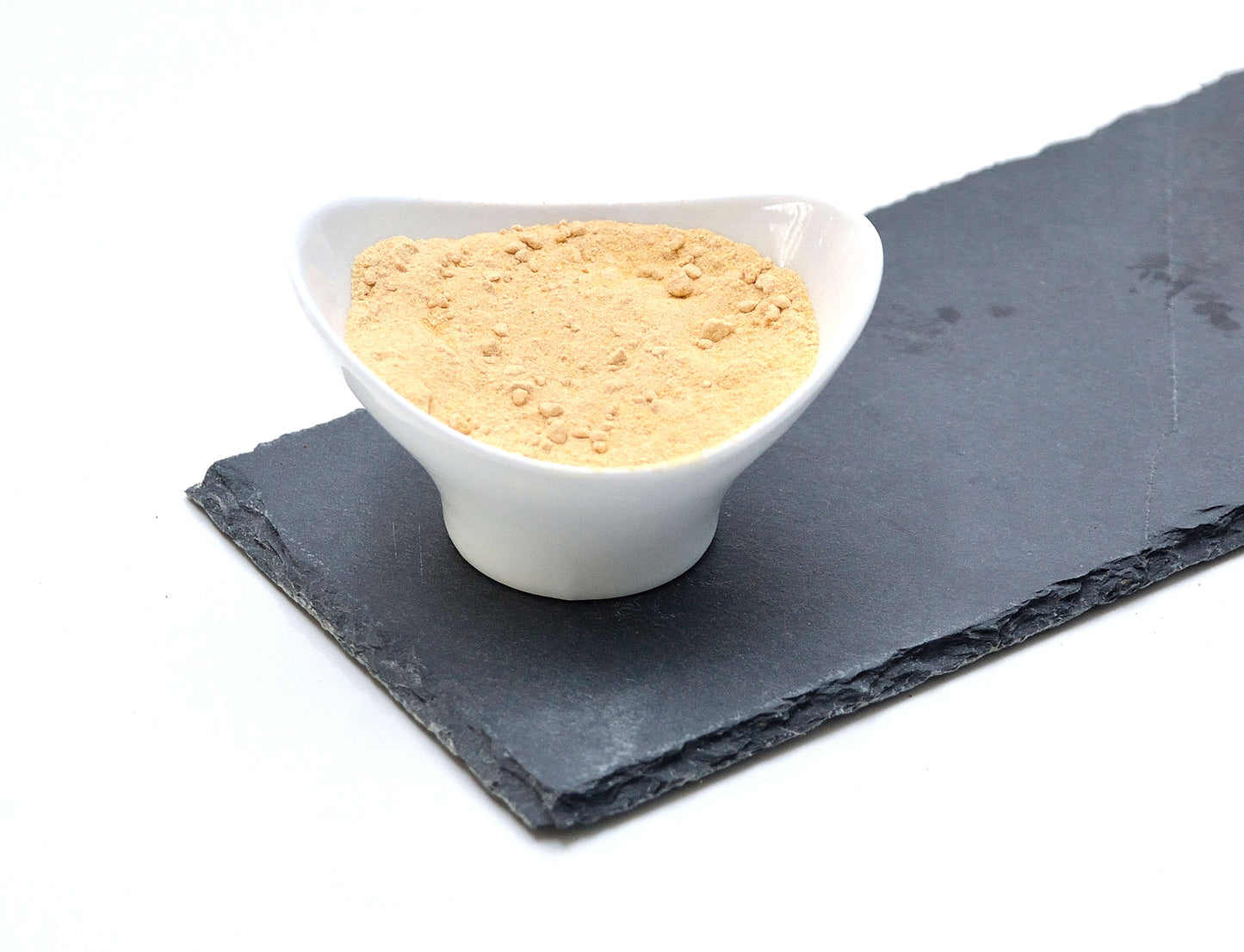 Eine Schale Senfmehl