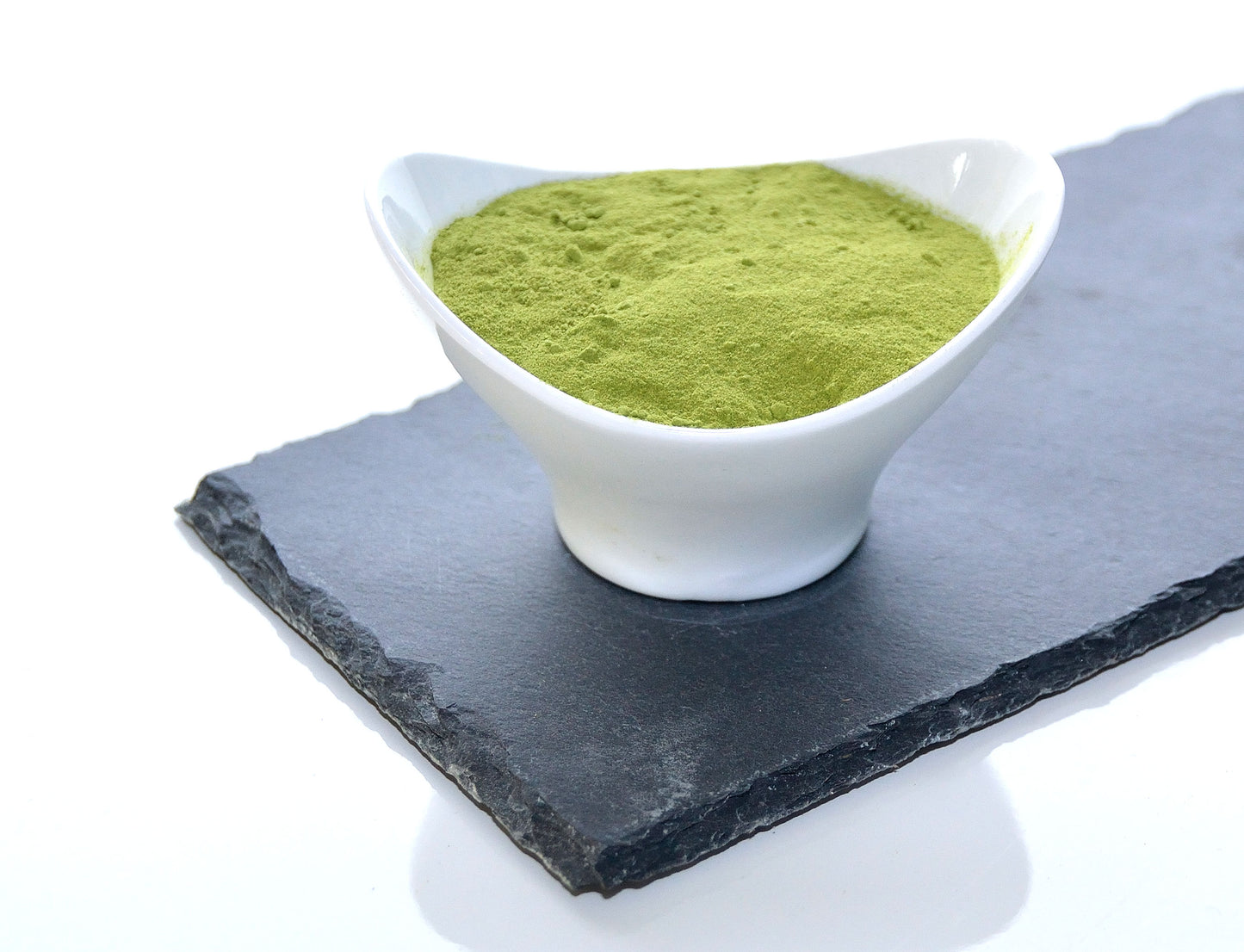 Eine Schale Spinatpulver